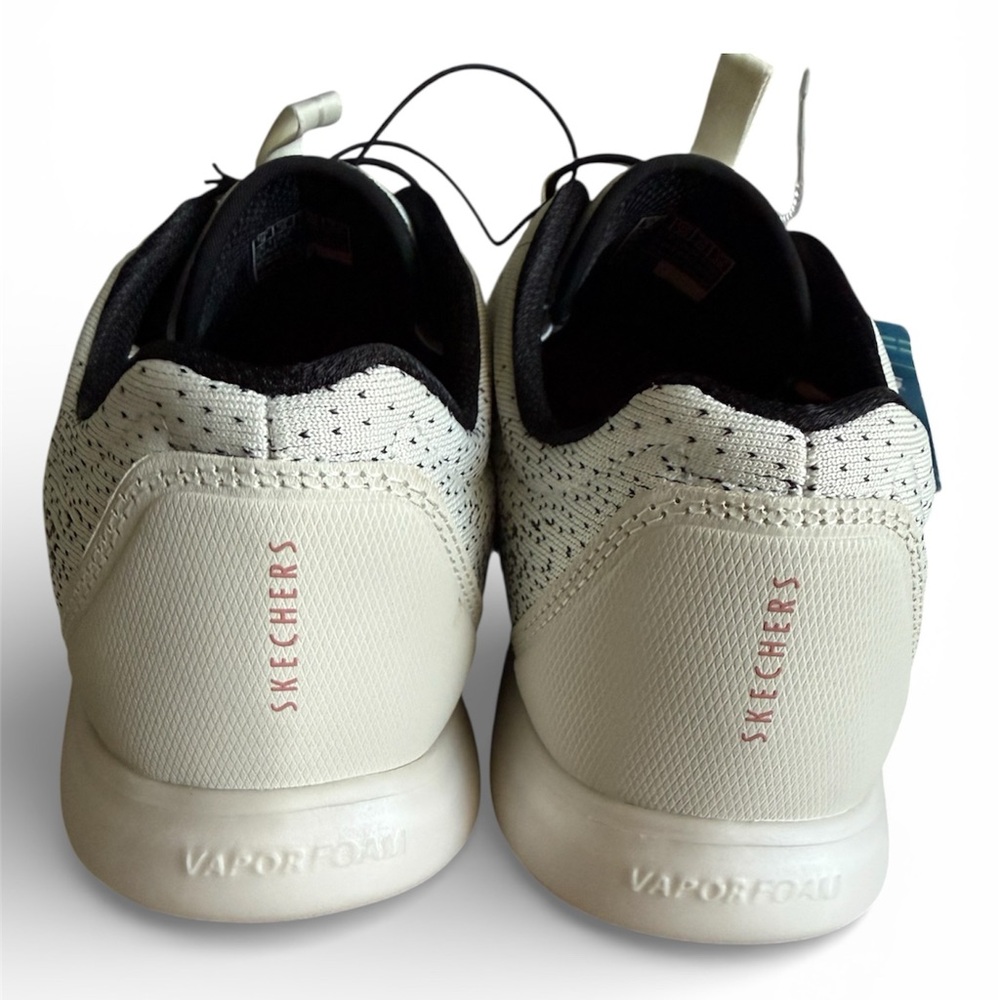 NWT! Skechers VAPOR MEMORY FOAM LITE - REVOLVE Sneaker in black/white 9 walking - Picture 5 of 6